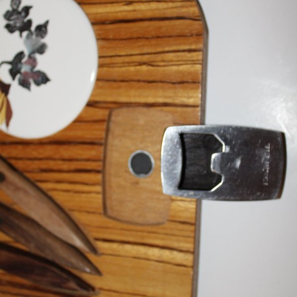 Vintage MCM Wood & Tile cheese hanging board - Picture 2 of 4